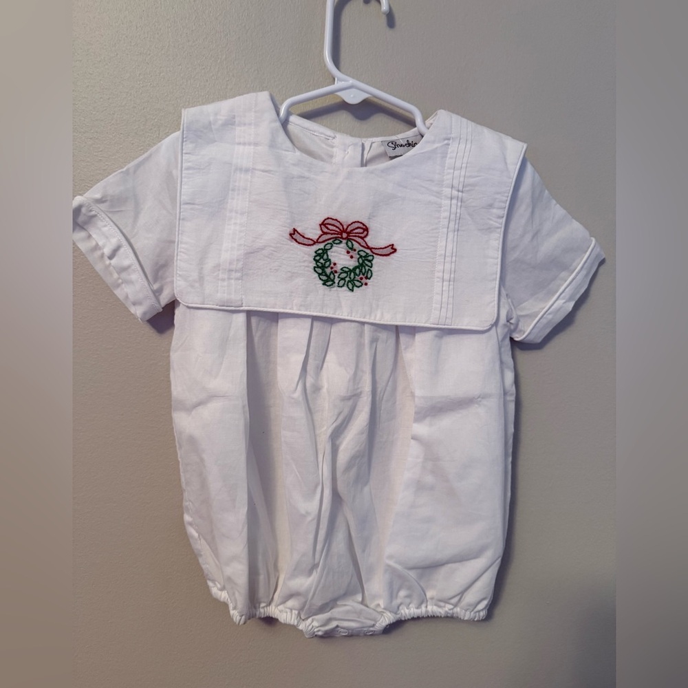 Smockingbird White Bubble with Embroidered Christmas Wreath